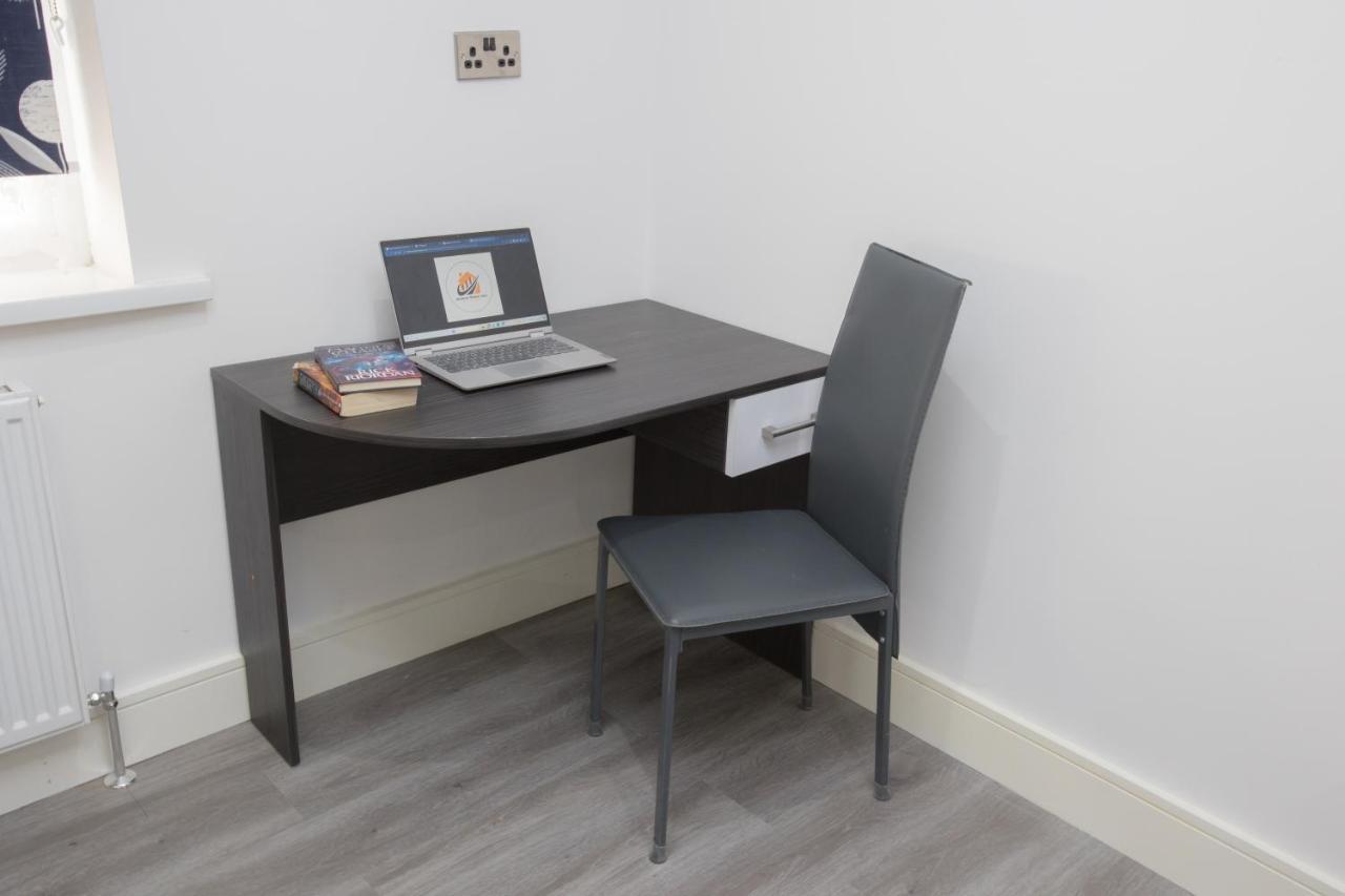 Legoland Heathrow Windsor Apartment Hotel Slough Extérieur photo