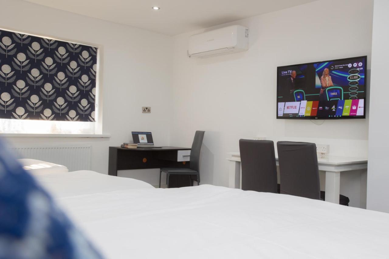 Legoland Heathrow Windsor Apartment Hotel Slough Extérieur photo